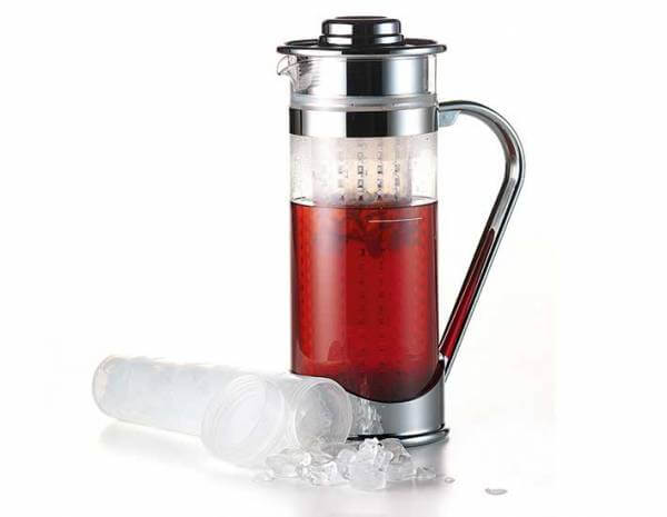 Eisteezubereiter aus Glas mit Eiswürfeleinsatz